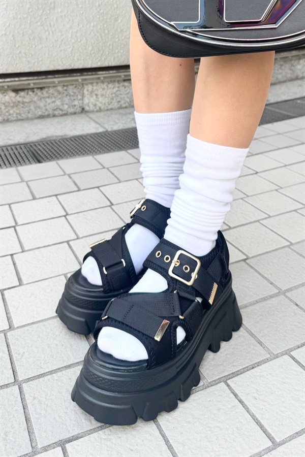 wee willie バックルベルテッドボリュームソールサンダル